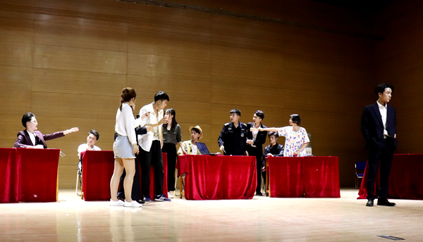 话剧《十二公民》剧照