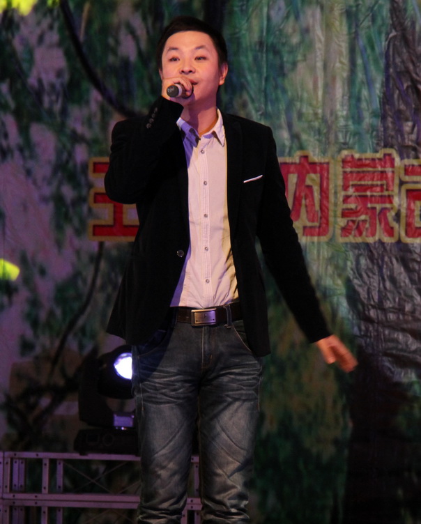 永利官网举办2013年迎新教职工文艺汇演
